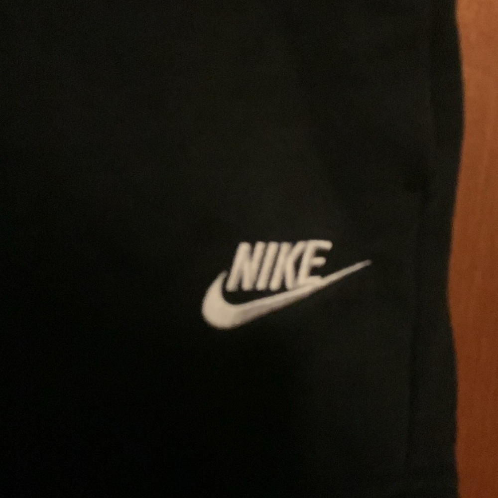 Nike Gym shorts w/Pockets - Picture 2 of 5